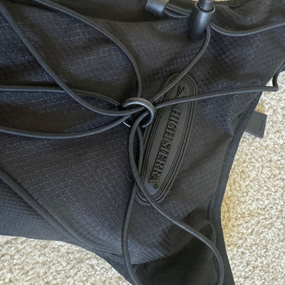High Sierra 1.5 L Gulp Hydration Pack Running, Skiing, Hiking, Walk (No bladder) - Picture 5 of 5